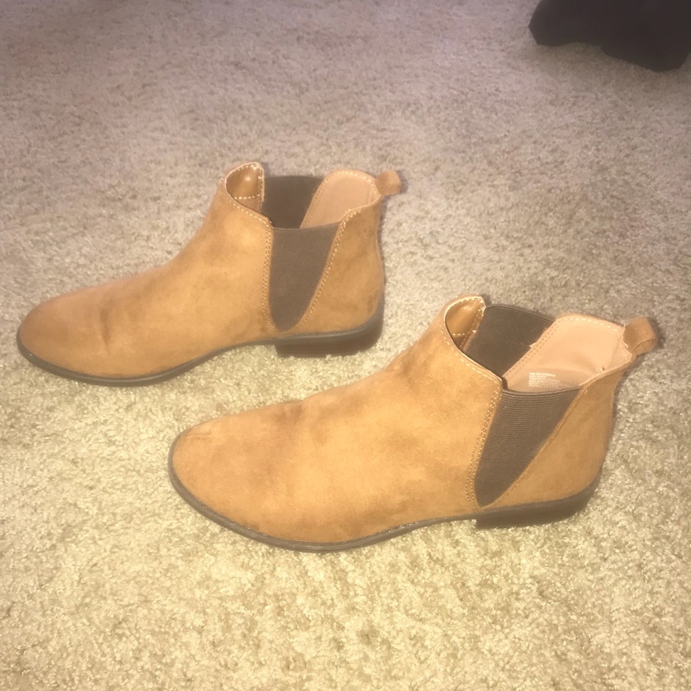 Tan Chelsea boots
